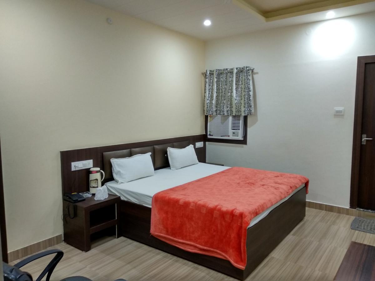 Oyo 60976 Hotel Shree Ji Morena Εξωτερικό φωτογραφία