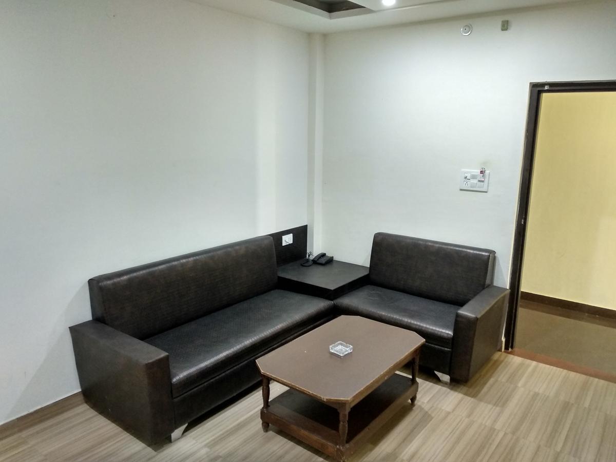 Oyo 60976 Hotel Shree Ji Morena Εξωτερικό φωτογραφία